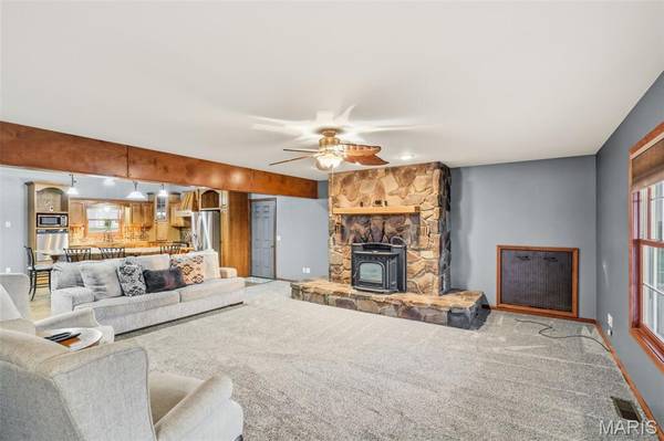 30998 Gifford Trail, La Plata, MO 63549