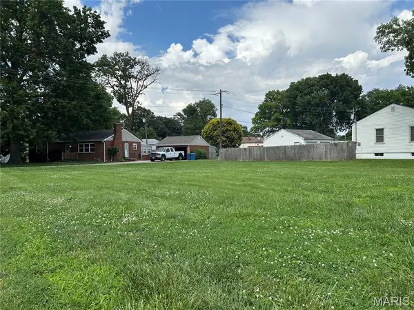 1703 Pontoon RD, Granite City, IL 62040