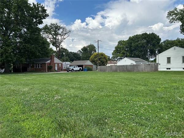 1703 Pontoon RD, Granite City, IL 62040
