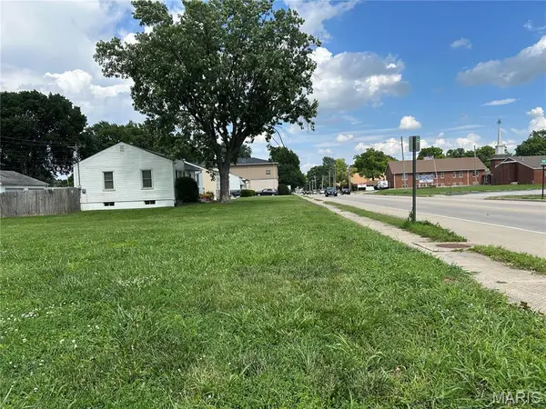 1703 Pontoon RD, Granite City, IL 62040