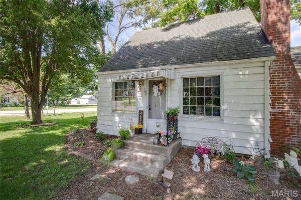 100 N Clinton ST, Bunker Hill, IL 62014