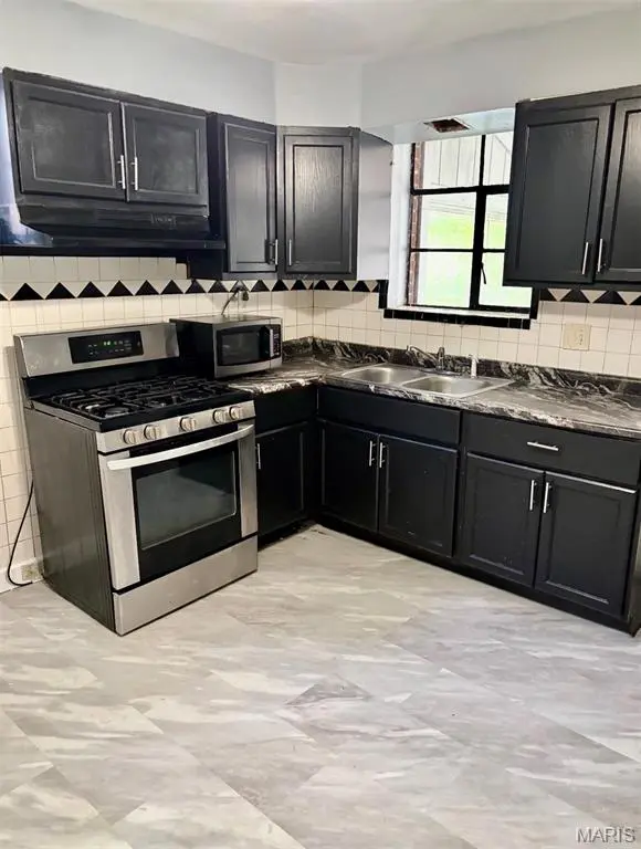 8636 Riverview BLVD, St Louis, MO 63147