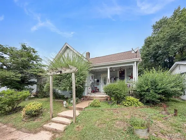 1115 S Carolina ST, Louisiana, MO 63353