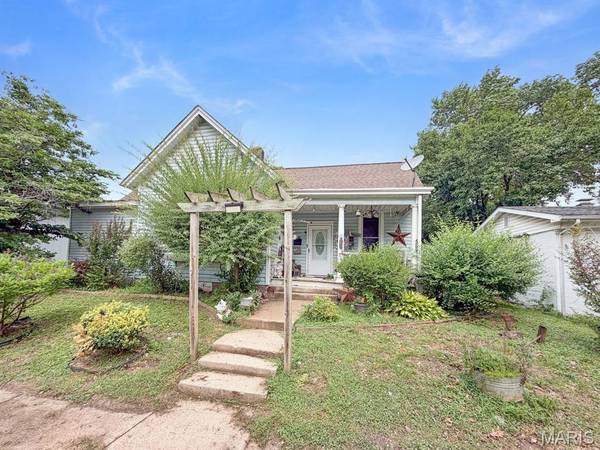 1115 S Carolina ST, Louisiana, MO 63353