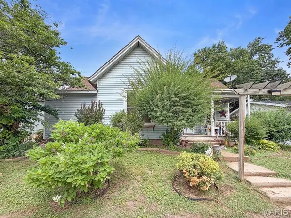 1115 S Carolina ST, Louisiana, MO 63353