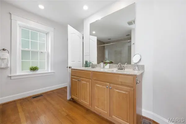 7385 Arlington DR, Richmond Heights, MO 63117