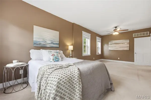 7385 Arlington DR, Richmond Heights, MO 63117
