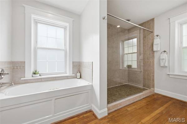 7385 Arlington DR, Richmond Heights, MO 63117