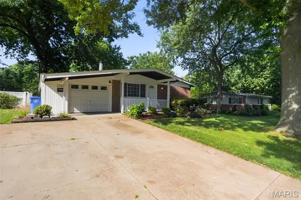 2560 Suffolk PL, Florissant, MO 63033