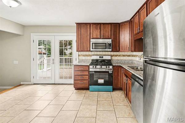 1725 Yaqui DR, Florissant, MO 63031