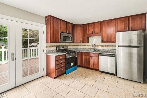 1725 Yaqui DR, Florissant, MO 63031