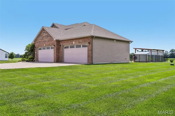 4389 Wagner RD, Marine, IL 62061