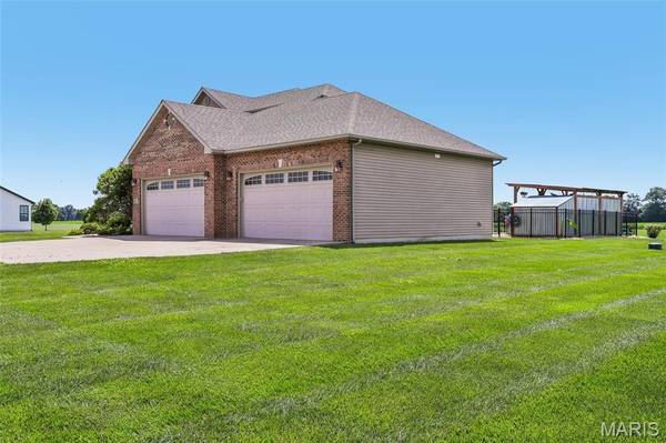 4389 Wagner RD, Marine, IL 62061