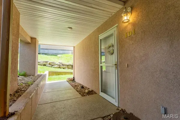 700 Emerald Pointe Dr #101, Hollister, MO 65672