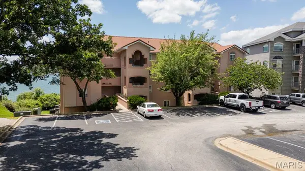 700 Emerald Pointe Dr #101, Hollister, MO 65672
