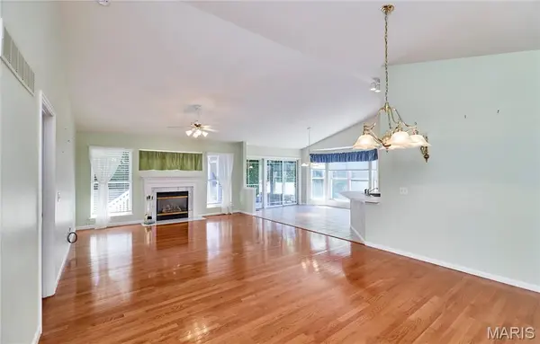 122 Westgate DR, St Peters, MO 63376