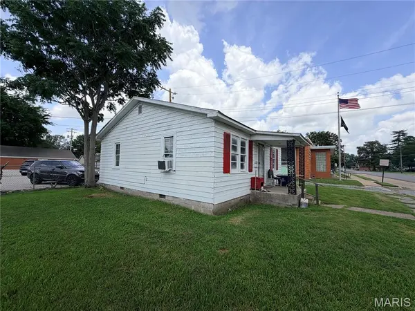 301/303 King AVE, Portageville, MO 63873