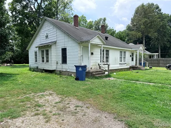 305/307 W 4th Street, Portageville, MO 63873