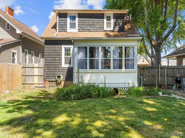 18 S 52nd ST, Belleville, IL 62226