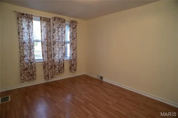 3241 Royalton AVE, St Louis, MO 63114