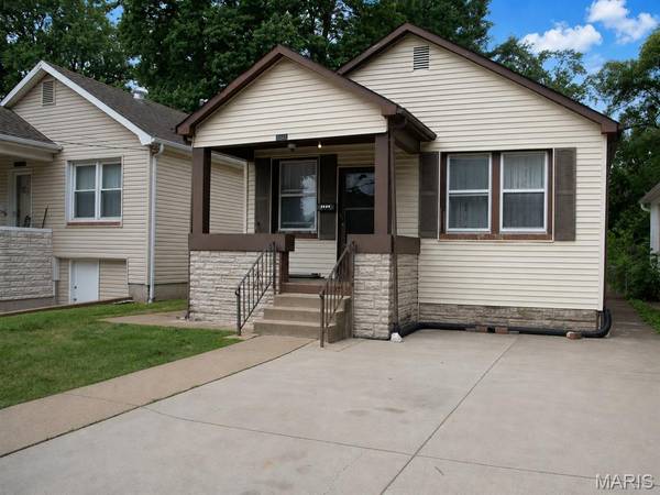 3241 Royalton AVE, St Louis, MO 63114