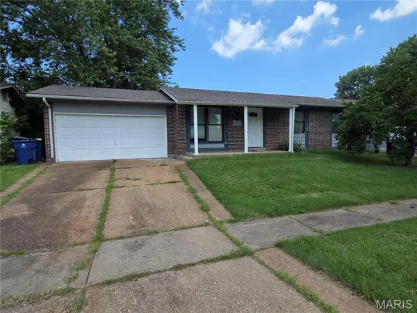 3019 Oriental DR, Florissant, MO 63031