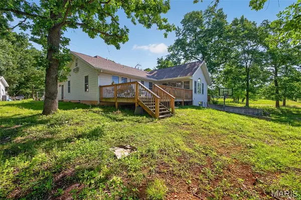 15161 Edison RD, Lebanon, MO 65536