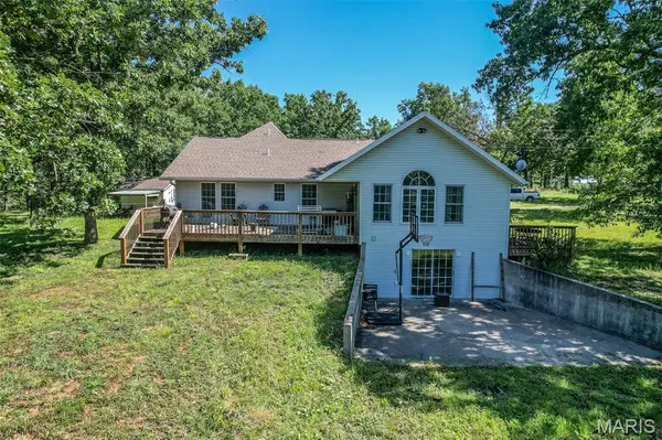 15161 Edison RD, Lebanon, MO 65536