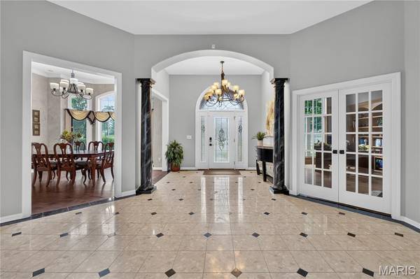 2325 Sterling Pointe DR, Chesterfield, MO 63005
