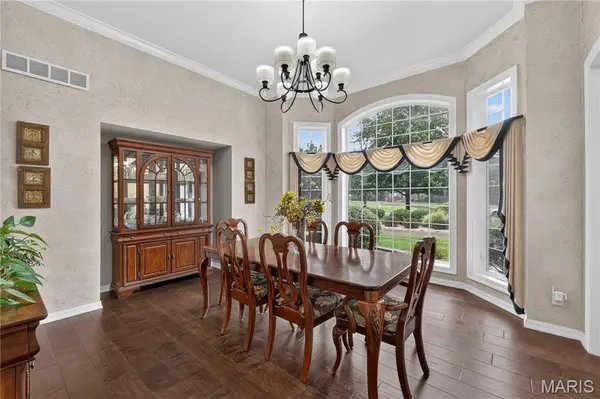 2325 Sterling Pointe DR, Chesterfield, MO 63005