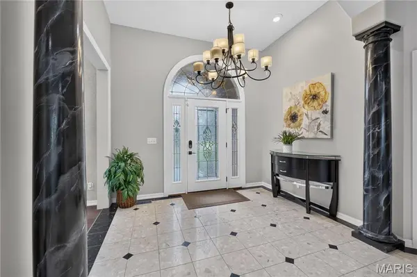 2325 Sterling Pointe DR, Chesterfield, MO 63005