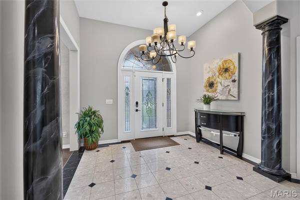 2325 Sterling Pointe DR, Chesterfield, MO 63005