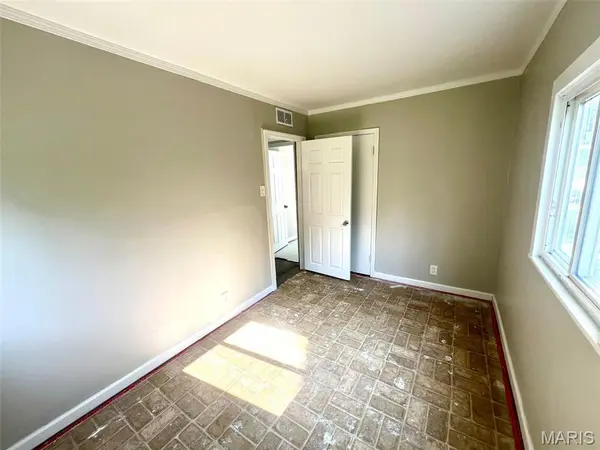 456 Bluff DR, Riverview, MO 63137