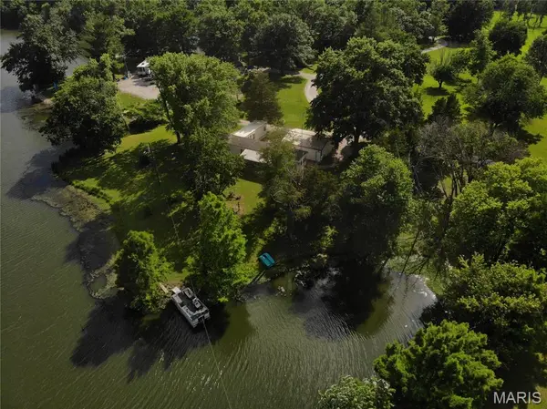 8360 Club LN, Alma, IL 62807