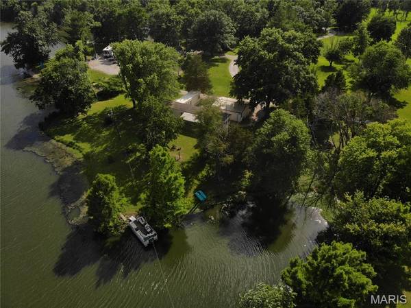 8360 Club LN, Alma, IL 62807