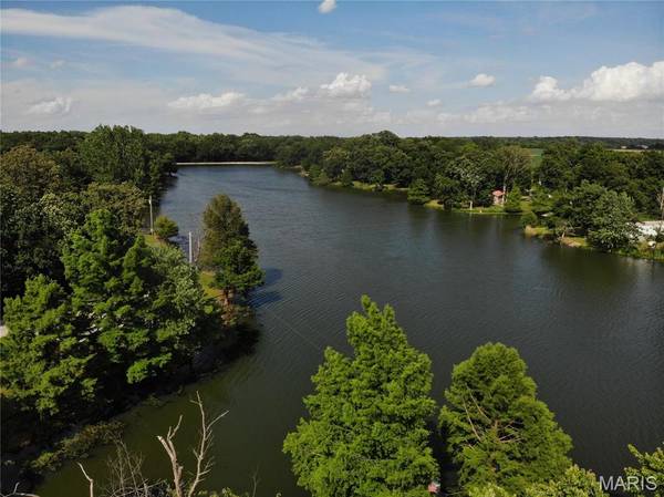8360 Club LN, Alma, IL 62807