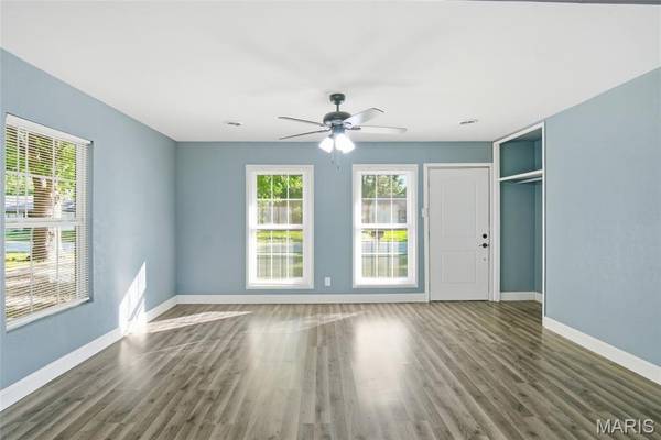 14 Marilyn LN, Cahokia, IL 62206