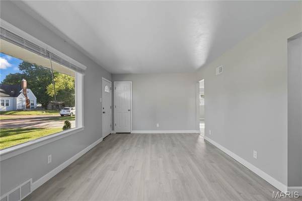 912 Burgos ST, Spanish Lake, MO 63138