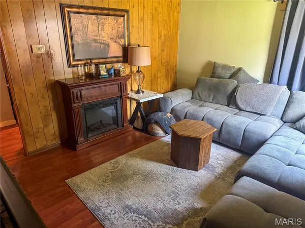 1207 Richard DR, Cahokia, IL 62206