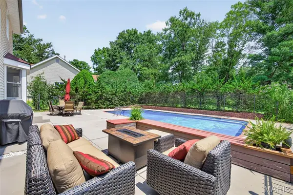 2024 Meadowbrook Way DR, Chesterfield, MO 63017