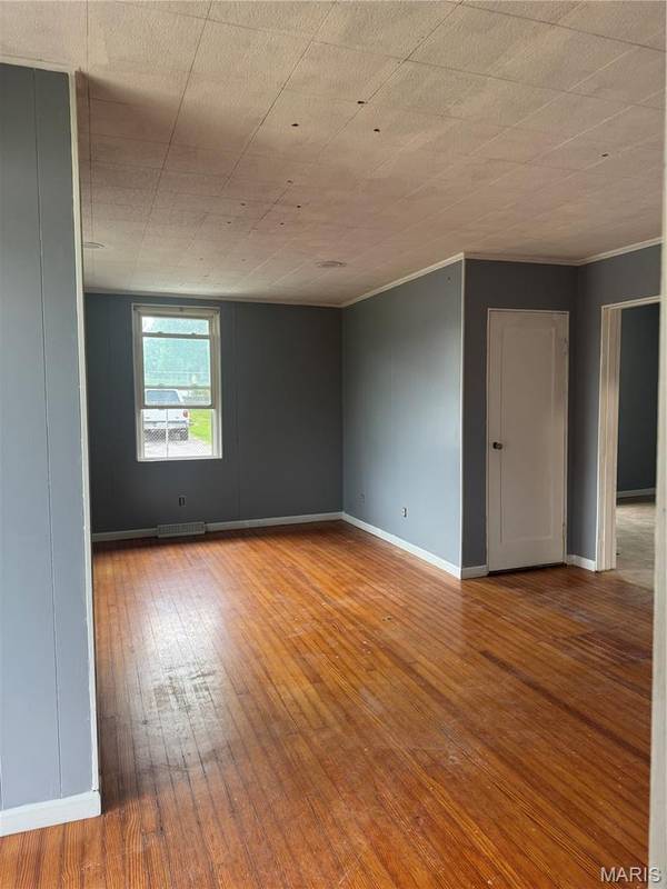 10526 Old Olive Street RD, Creve Coeur, MO 63141