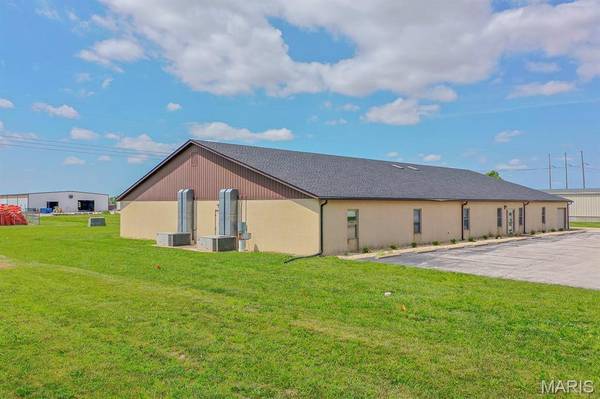 5 Commerce DR, Freeburg, IL 62243