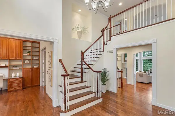 17 West DR, Chesterfield, MO 63017