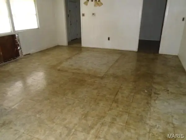4211 Old RD, De Soto, MO 63020