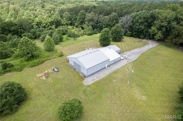 211 Henry Hicks RD, Herod, IL 62947