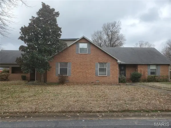 100 N Clayton ST, Charleston, MO 63834