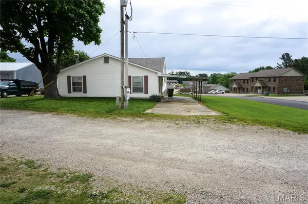 2018 Old Saint James RD, Rolla, MO 65401