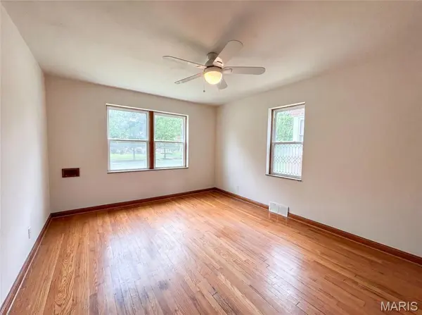 5363 Reber PL, St Louis, MO 63139