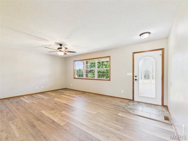 24625 Spencer RD, Waynesville, MO 65583