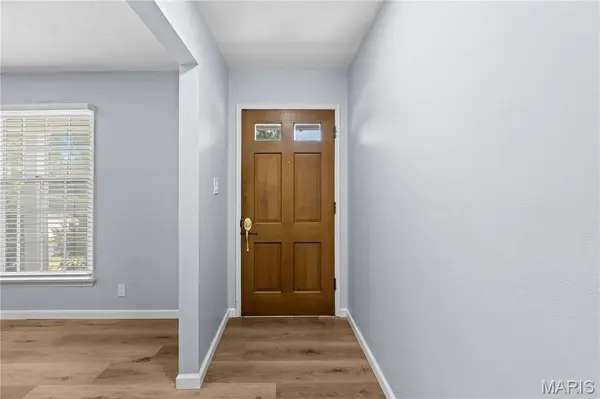 24 Forest Crest DR, Chesterfield, MO 63017
